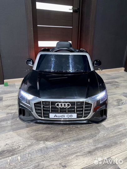 Детская электро машина Audi Q8