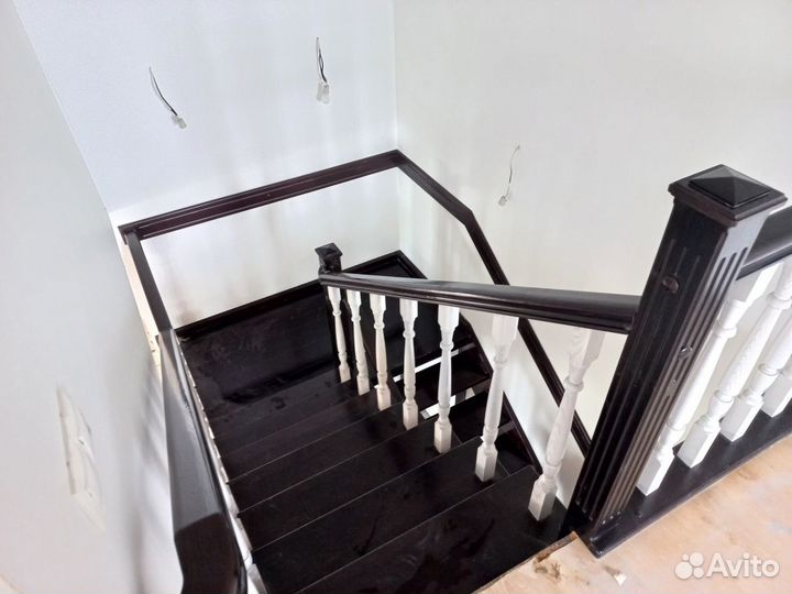 Деревянная лестница для дома на второй этаж
