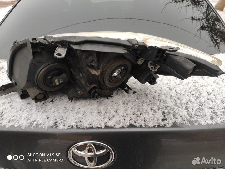 Фара правая на Toyota Corolla E 150