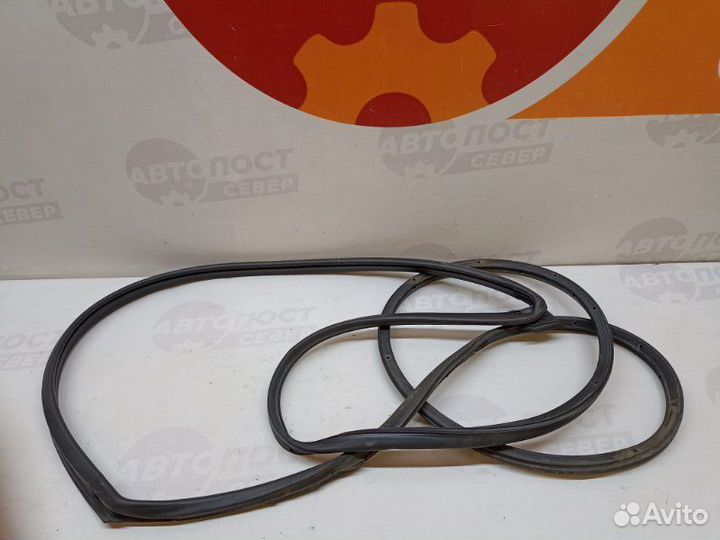 Уплотнительная резинка боковой двери передняя