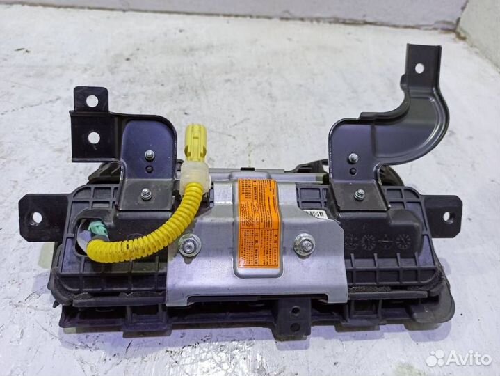 Подушка безопасности колен водителя