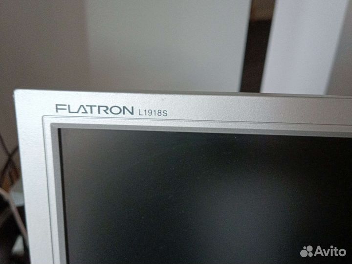 Монитор LG flatron L1918s