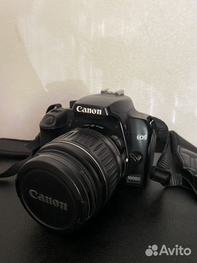Зеркальный фотоаппарат canon 1000D