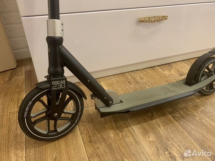 Самокат Tracker 230