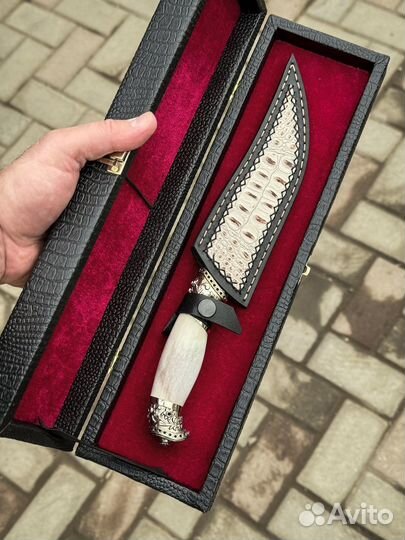 Нож из дамасской стали