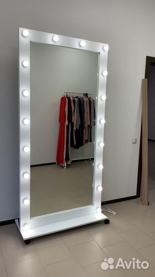 Зеркало с лампочками