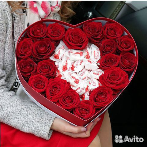 Цветы в коробке, коробка сердце 19 роз рафаэлло