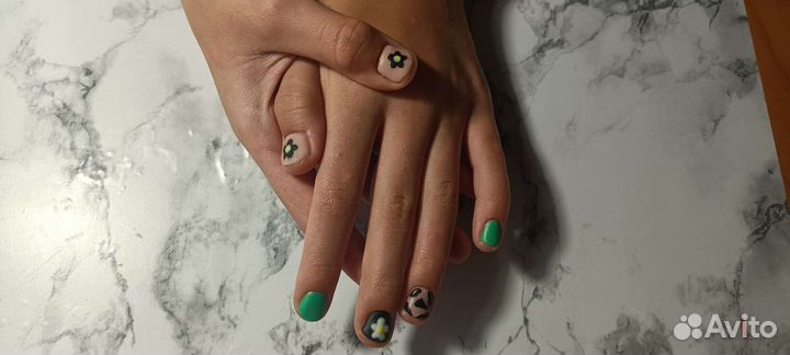 Модель на маникюр