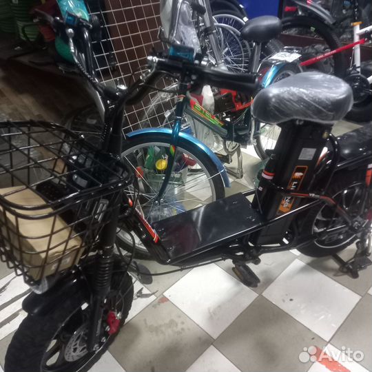 Скутер курьерской электро