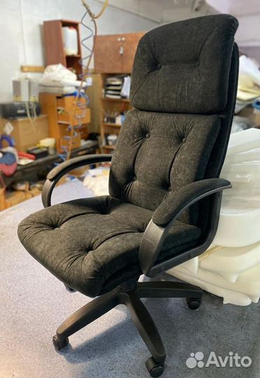 Офисное кресло