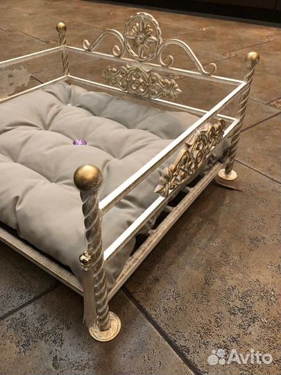 Лежанка для кошек и маленьких собачек