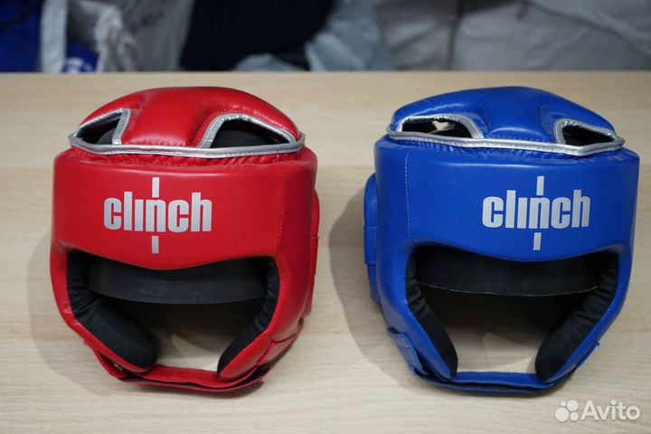 Боксерские перчатки и шлем Clinch