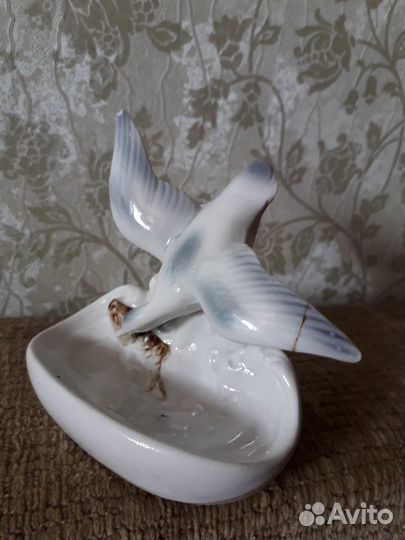 Статуэтка-пепельница Чайка с рыбой