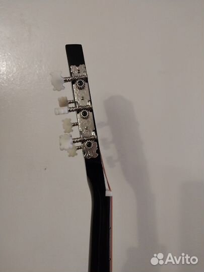 Классическая гитара шестиструнная