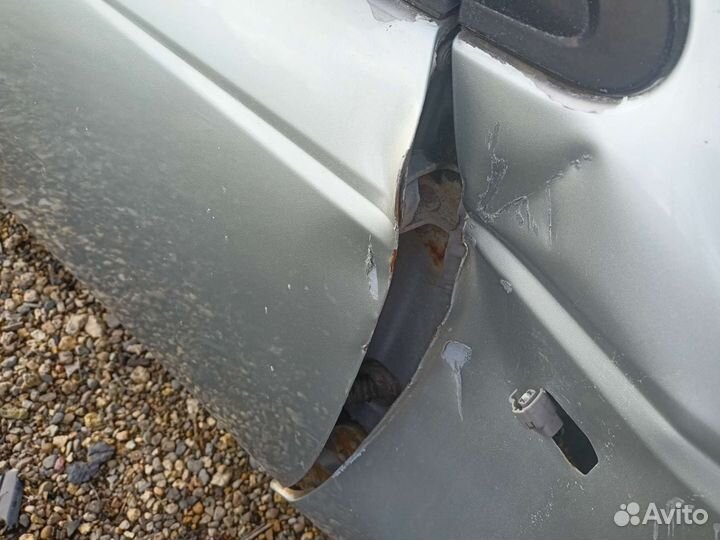 Передняя правая дверь Toyota Prius