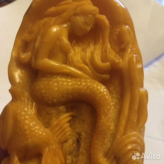 Панно из янтаря