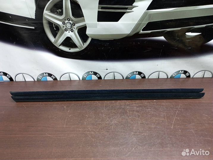 Бархотка стекла двери передняя правая Bmw F10