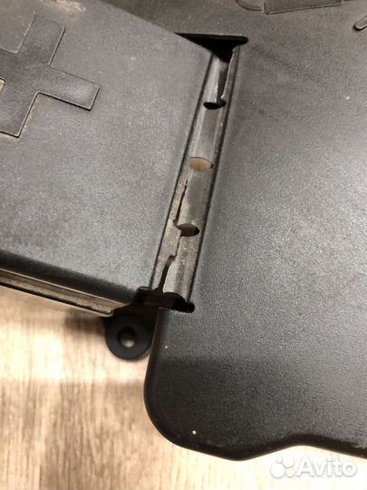 Блок предохранителей на акб Опель Астра j