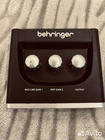 Внешняя звуковая карта behringer um2