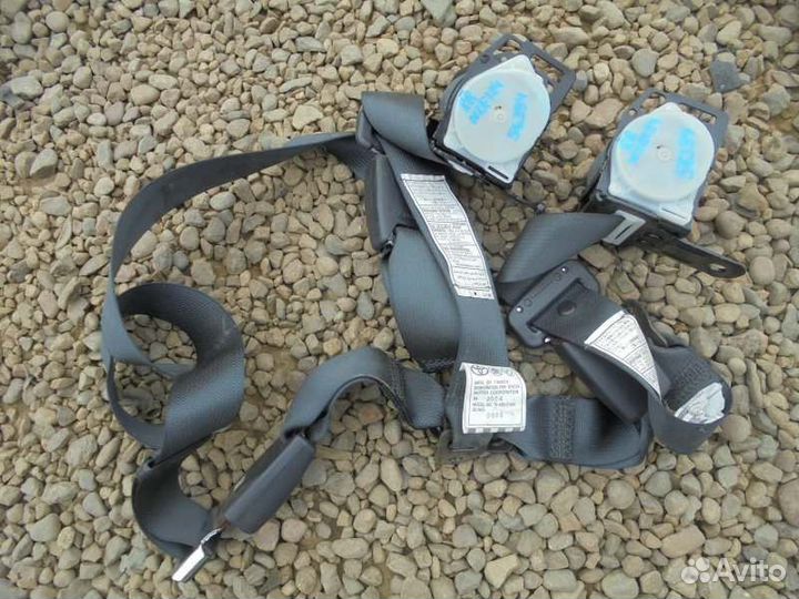 Ремень безопасности задний Toyota Corolla Fielder