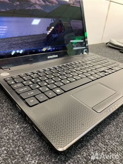 Ноутбук Emachines E732 Core i3/ озу 3 Гб