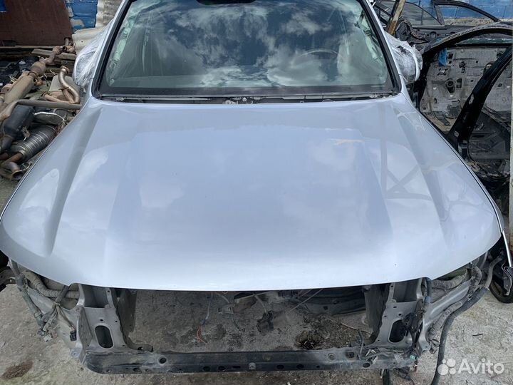 Капот на Toyota Land Cruiser 200