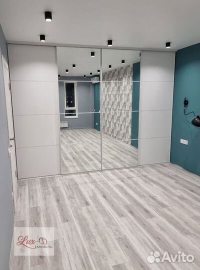 Шкафы на заказ со стеклянными фасадами