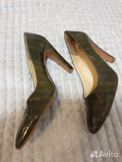 Туфли из кожи крокодила