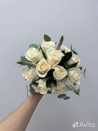 Свадебный букет в белой цветовой гамме