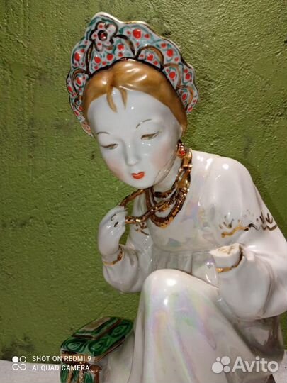 Статуэтка Малахитовая шкатулка,в реставрацию