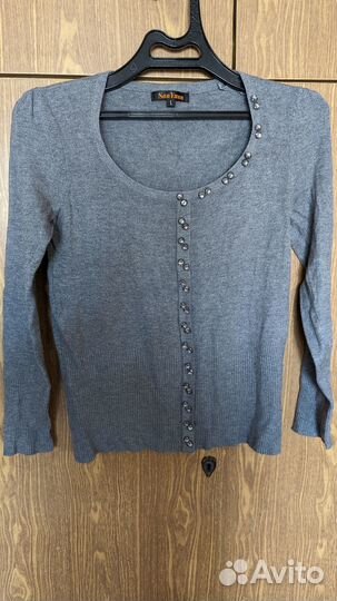 Женская одежда много