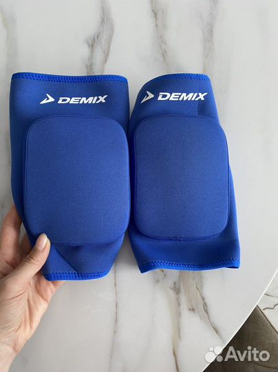 Наколенники Demix