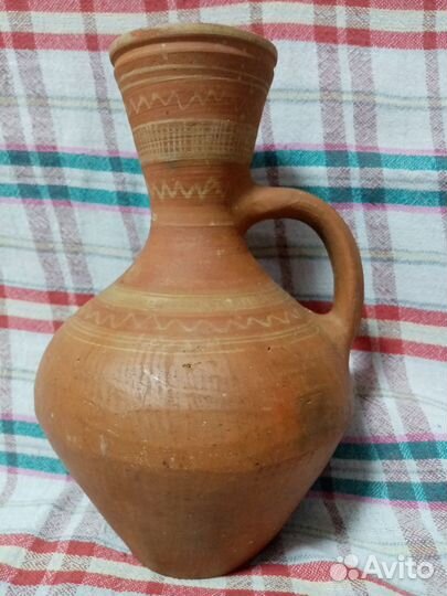 Глиняный кувшин старинный