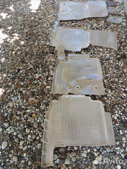 Коврики в машину Infiniti QX56; Land Cruiser200