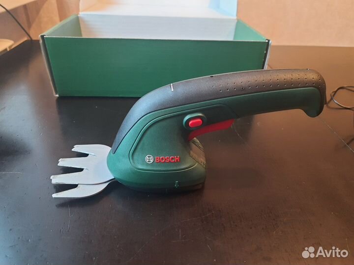 Ножницы аккумуляторные для травы и кустов Bosch Ea