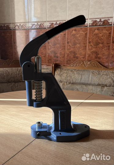 Пресс для установки фурнитуры