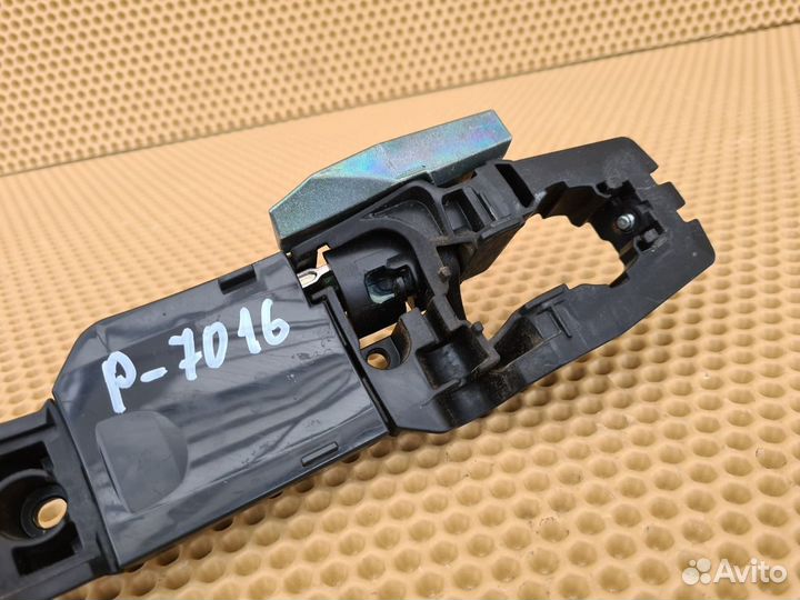 Кронштейн ручки двери левый Infiniti