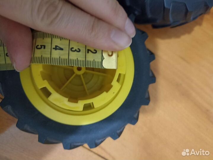 Колесо для трактора, машины (игрушки)