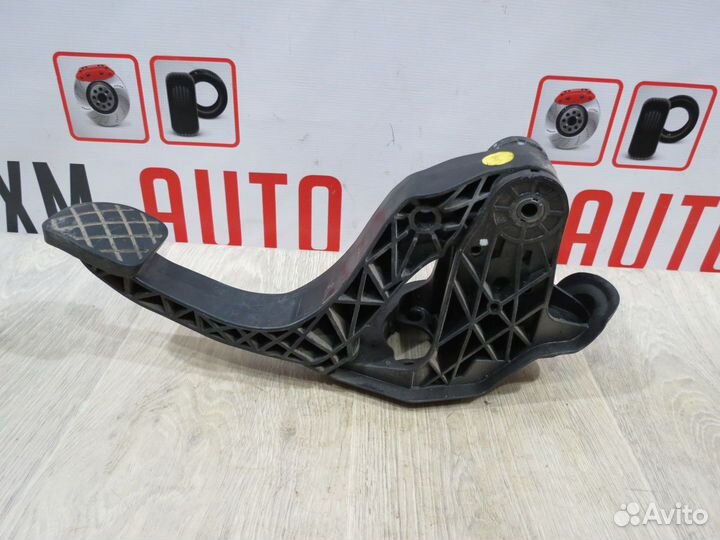 Педаль сцепления Skoda Rapid