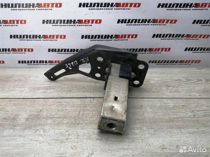 Кронштейн переднего усилителя Audi A6 C6 2.0 2006