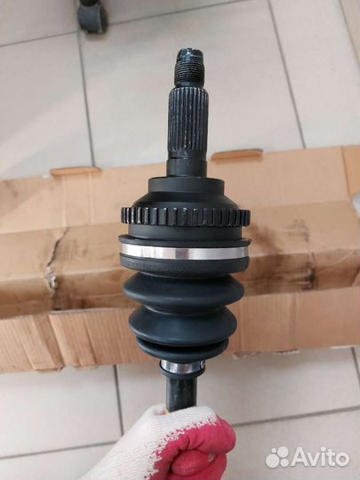 Приводной вал левый Kia Spectra (SD) 00-04