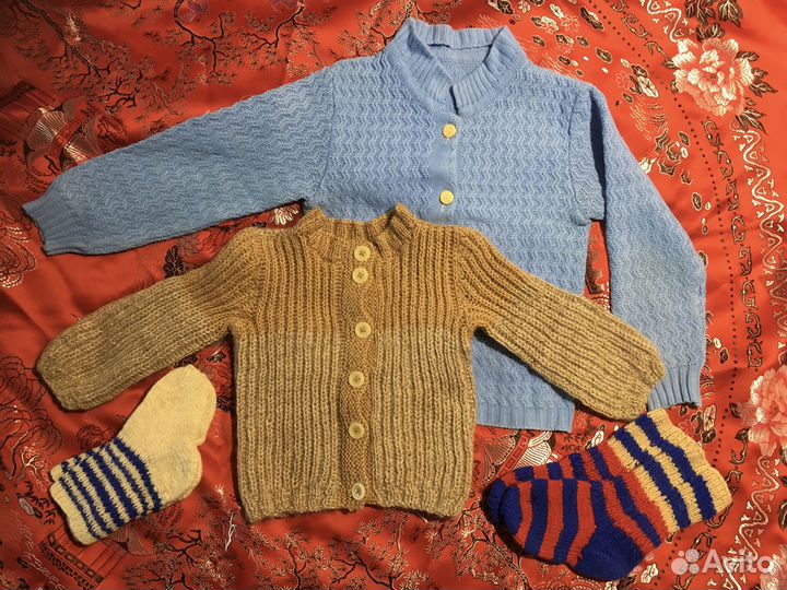 Комплект: две кофты и носки 2 пары деткам