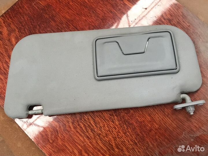 Козырек солнцезащитный левый Mitsubishi pajero 2