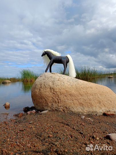 Лошадка вязанная на каркасе