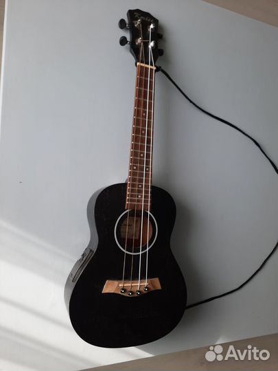 Укулеле с пьезо звукоснимателем