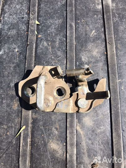 Ответная часть замка багажника Chery Indis