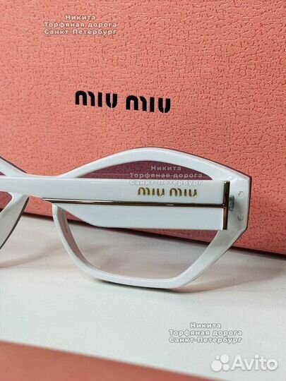 Солнцезащитные очки Miu Miu