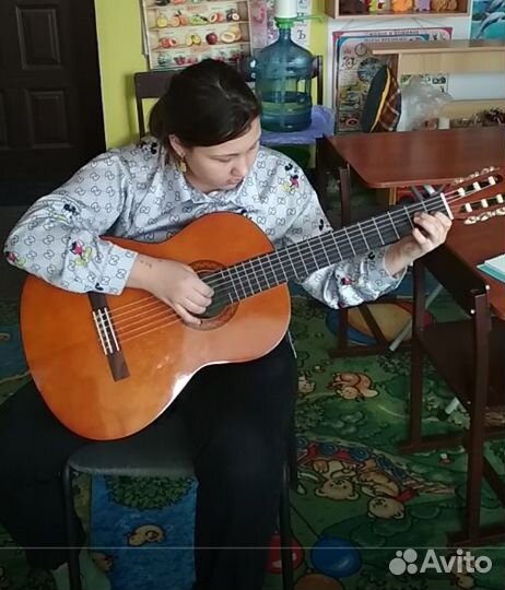 Гитара, укулеле, балалайка, синтезатор, ф-но