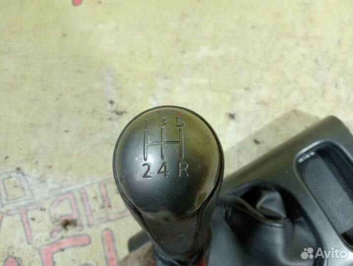 Ручка кпп с чехлом Nissan Note E11 1.4 2008
