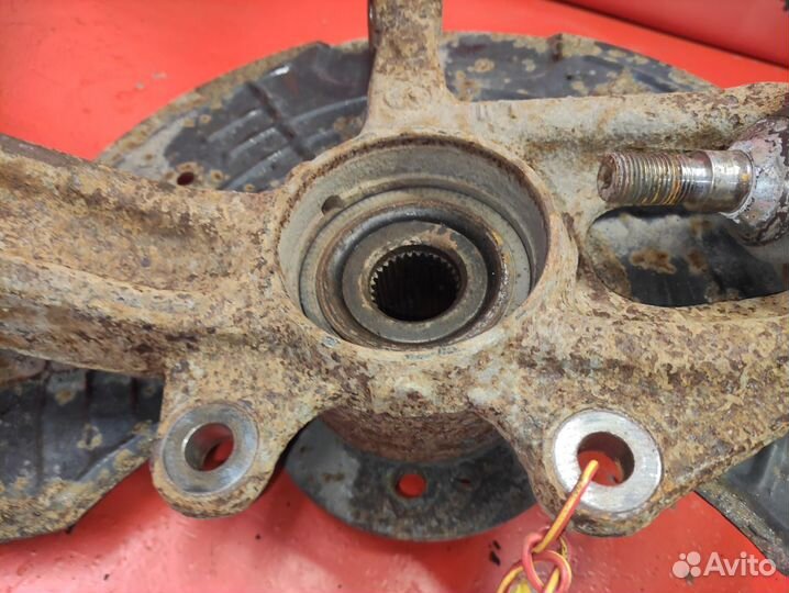 Передний поворотный кулак Mercedes W164